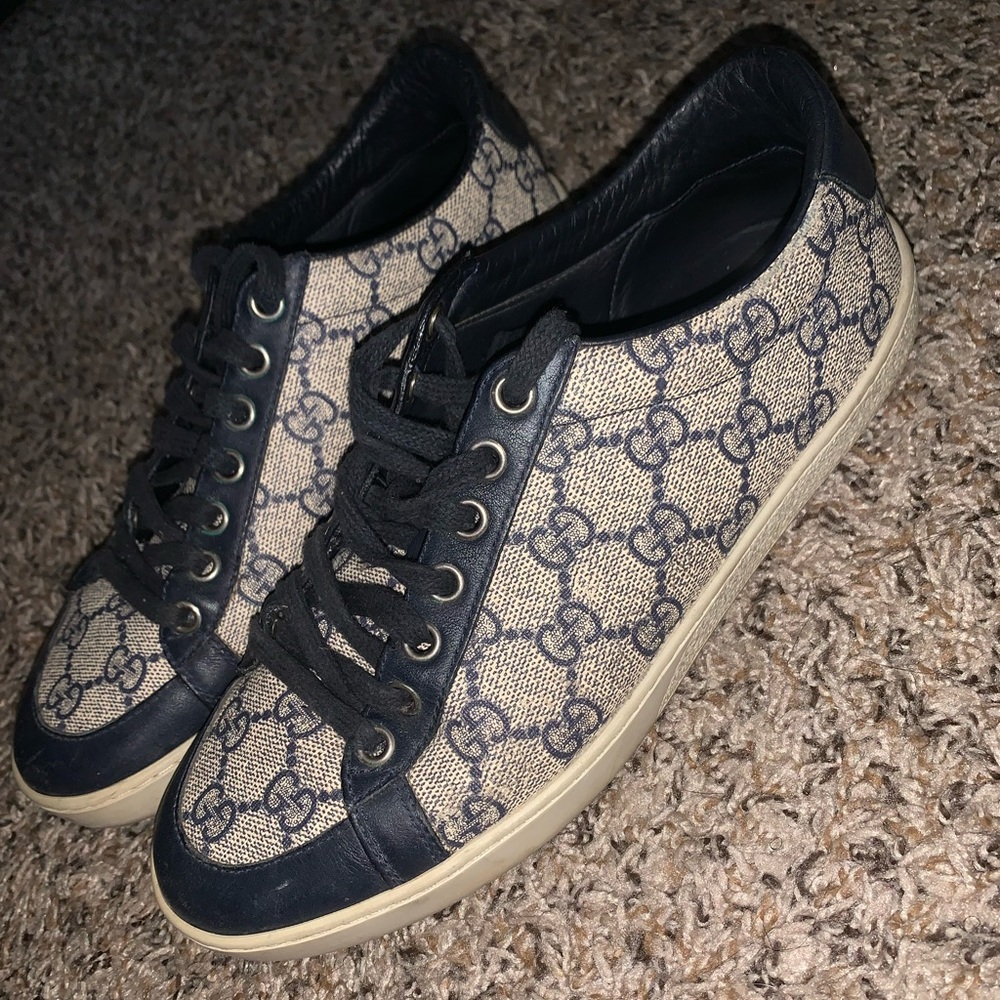 Authentic leather Gucci shoes